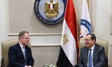 وزير البترول يستقبل السفير البريطاني بالقاهرة