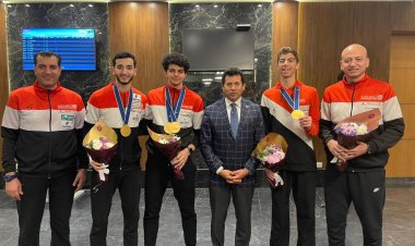 وزير الرياضة يستقبل بعثة منتخب مصر للسلاح بمطار القاهرة