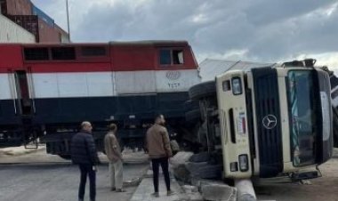مصرع شاب في حادث تصادم قطار مع سيارة نقل  بمينا دمياط