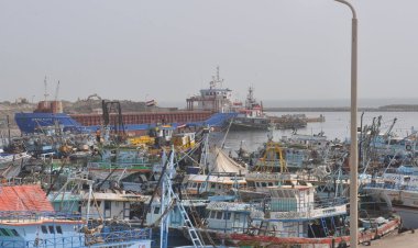 توقف حركة الملاحة في ميناء الصيد والبحر المتوسط لارتفاع الأمواج بكفر الشيخ