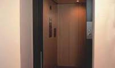 انقاذ مواطن تعطل به الأسانسير في أحد العقارات بالشيخ زايد