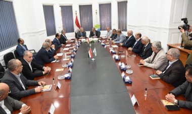 محافظ الفيوم ورئيس القابضة للمياه يشهدان توقيع عقد إعادة تأهيل محطة الصرف الصحي بكوم أوشيم