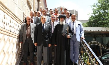 محافظ الشرقية يزور مطرانية فاقوس ويُهنئ الإخوة المسيحيين بعيد القيامة المجيد