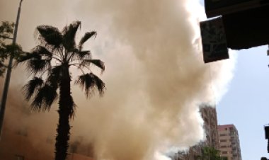 شاهد اللحظات الأولى لحريق معرض موبيليا في الهرم