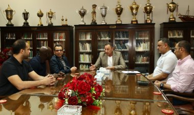 بعد الفوز بالدوري والكأس.. الخطيب يجتمع بالجهاز الفني لكرة اليد