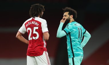 حارس أرسنال يثير أزمة بين صلاح والنني