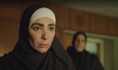 إصابة الفنانة منى زكي بكسر في يدها اليسرى