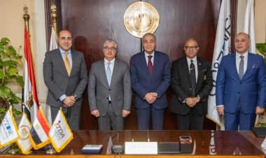 توقيع بروتوكول تعاون بين وزارة التموين والمنطقة الاقتصادية لقناة السويس