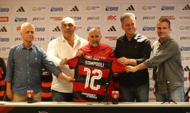 فلامنجو يقدم مدربه الجديد الأرجنتيني سامباولي