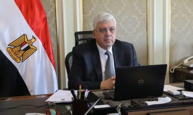 وزير التعليم العالي يترأس اجتماع المعهد القومي للبحوث الفلكية والجيوفيزيقية