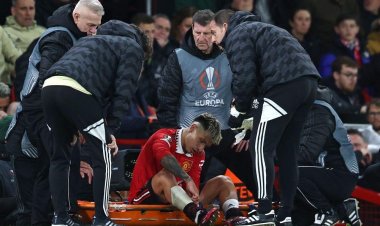 مدافع مانشستر يونايتد يبتعد عن الملاعب حتى نهاية الموسم