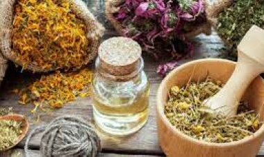 الكركم و الكزبرة.. أطعمة و أعشاب تساعدك في إزالة  السموم من بشرتك