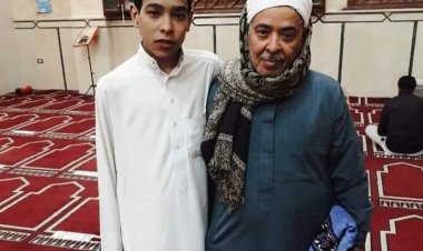 «الأطباء قالوا مستحيل.. وبعد 20 عامًا»: مُسن يعود إليه بصره أثناء التهجد في المسجد العتيق