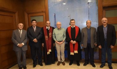 محافظ بورسعيد يستقبل وفدًا من الكنيسة الإنجيلية  للتهنئة بعيد الفطر المبارك