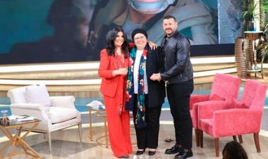 عمرو يوسف ووالدته ضيوف منى الشاذلي ثالث أيام العيد