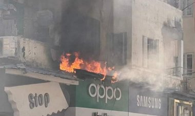 حريق يلتهم سوبر ماركت ومحل جزارة وفرع شركة هواتف محمولة بالصف