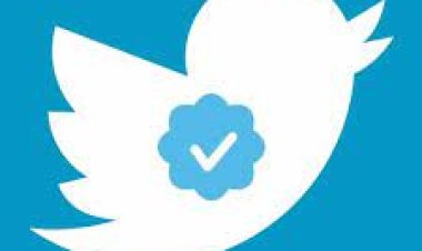 بعد إزالة العلامة الزرقاء.. ردود أفعال المشاهير على قرارات تويتر