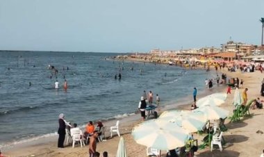 إنقاذ 17 حالة من الغرق وتسليم 29 طفلاً تائهاً على شاطىء رأس البر