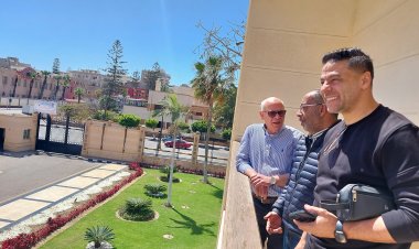 محافظ بورسعيد يستقبل نجمي المصري السابقين طلعت الصيفي وعمرو الدسوقي