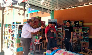 رفع إشغالات الطريق العام وجمع القمامة والمخلفات بشوارع سمسطا في بني سويف