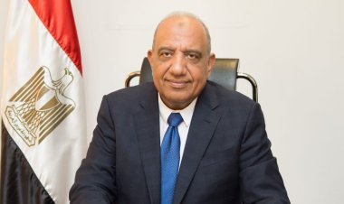«وزير قطاع الأعمال» يستعرض تقرير أداء قطاع الصناعات الدوائية التابع للوزارة