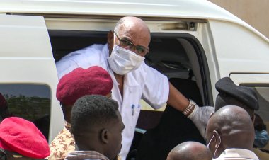 الجيش السوداني يكشف حقيقة هرب الرئيس السابق عقب الاشتباكات الأخيرة