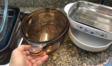 احمي «صواني الفرن» من الخدوش والبقع المستعصية بهذه الطريقة