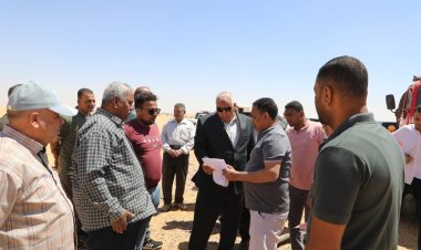 محافظ الوادي الجديد: بدء حفر ٣ آبار ري زراعية بقرى جورمشين ٧في باريس