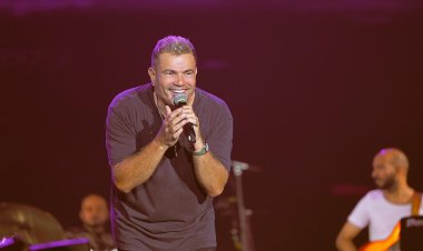 وسط حضور جماهيري كبير.. عمرو دياب يتألق في حفل جدة