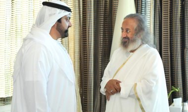 محمد الشرقي يلتقي شري شانكار ويتبادلان الحديث حول أهمية تعزيز قيم السلام في العالم