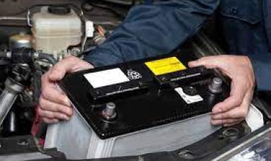 القبض على شخصين سرقوا بطاريات 15 سيارة بالبساتين