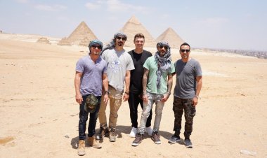 فرقة back street boys العالمية تزور أهرامات الجيزة ومطعم خوفو 