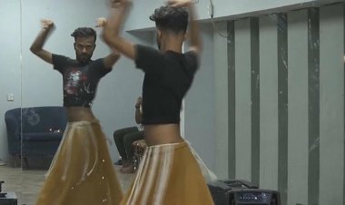 رغم معارضة المجتمع لحلمه.. باكستاني يستمر في التدرب على الرقص الشرقي