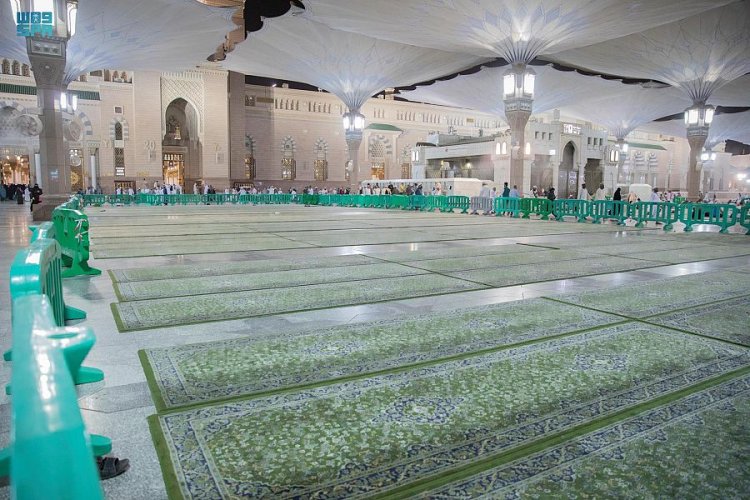 لتهيئته للساجدين.. مراقبة ذكية وعناية خاصة بسجاد المسجد النبوي