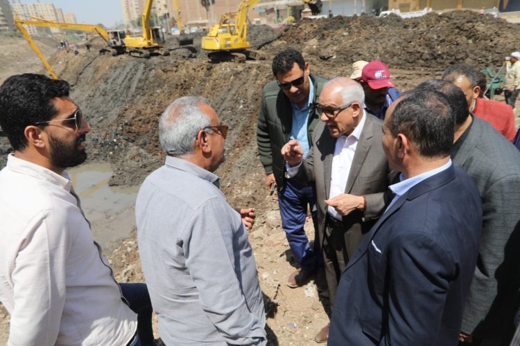 محافظ الجيزة يتابع تنفيذ الاسطبلات الجديدة بكفر الجبل (تفاصيل)