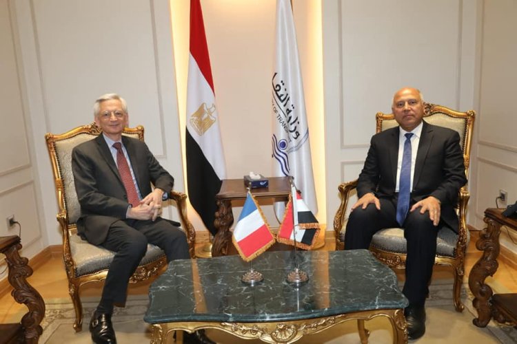 كامل الوزير يبحث مع السفير الفرنسى عددًا من المشروعات المشتركة في مجال النقل