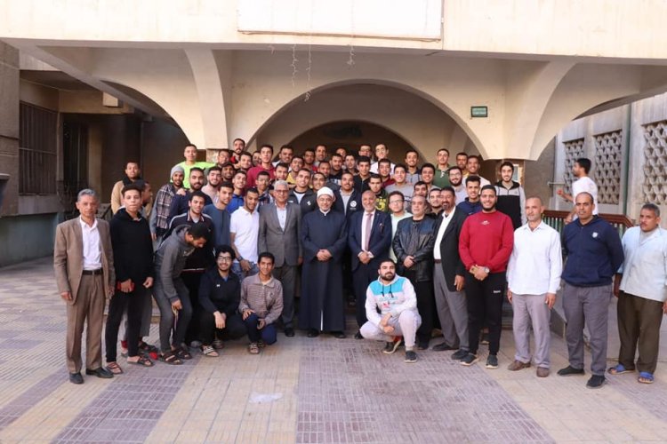 رئيس جامعة الأزهر يتفقد المدينة الجامعية للطلاب والطالبات قبل الإفطار