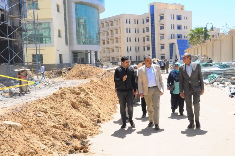 رئيس جامعة كفر الشيخ فى جولة تفقدية للموقع العام للمدينة الطبية بالجامعة