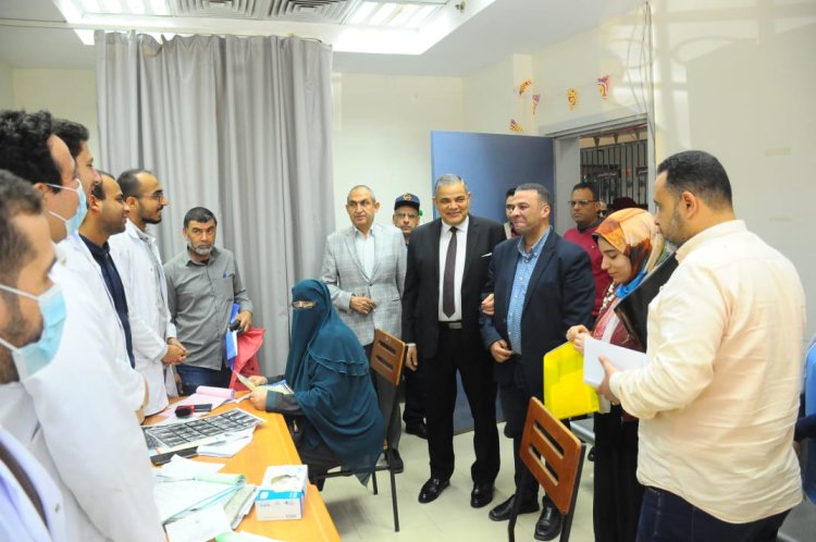في زيارة مفاجئة.. رئيس جامعة كفر الشيخ يتفقد أقسام المستشفى الجامعي