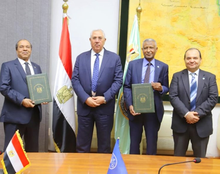 وزير الزراعة يشهد توقيع وثيقة مشروع بين بحوث الصحراء والفاو