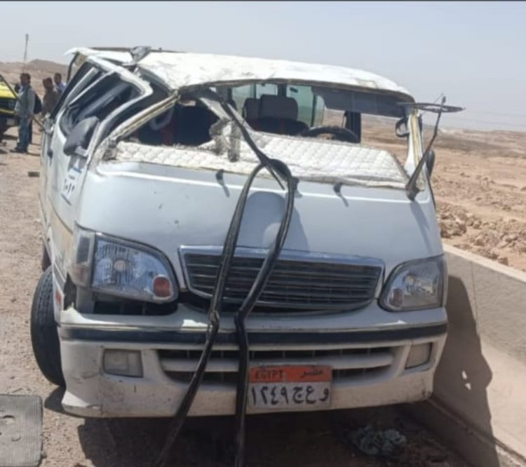 إصابة 11 شخصا في انقلاب ميكروباص بحلوان