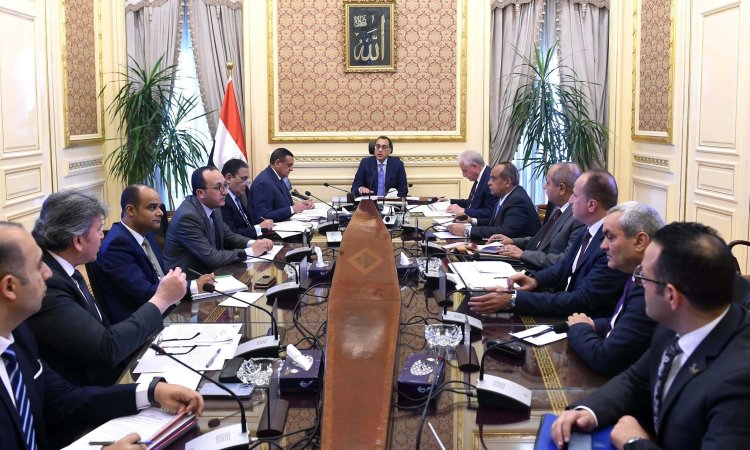 الموقف التنفيذي للمشروعات التنموية والخدمية بجنوب سيناء على طاولة «مدبولي»
