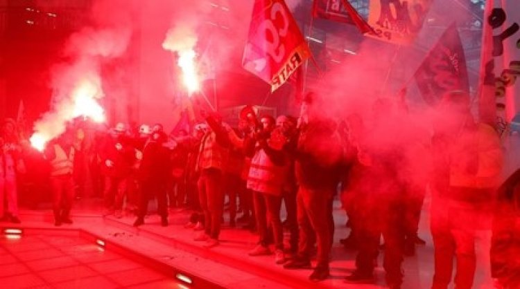 المتظاهرون في فرنسا يستولون على مقر أكبر صندوق استثماري في العالم