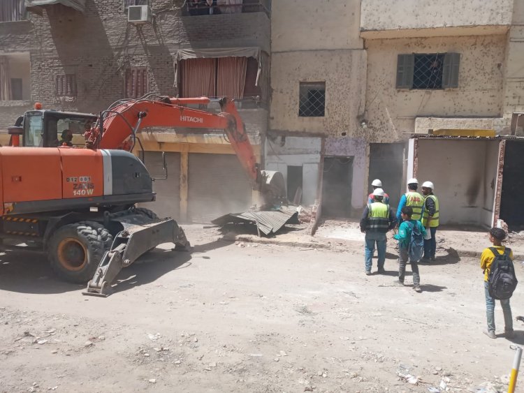 إزالة  التعديات على الطريق العام والأرصفة بشارع البوهي في الجيزة