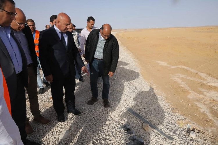 وزير النقل يتفقد الخط الأول للقطار الكهربائي السريع «السخنة العلمين/ مطروح»