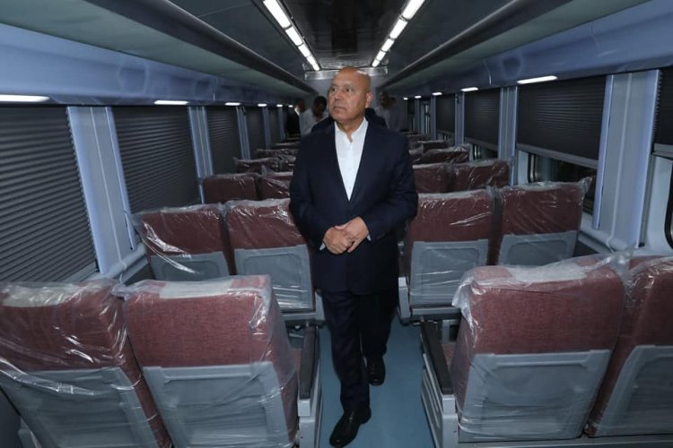 «من ورش كوم أبو راضي».. وزير النقل: التشطيبات يجب أن تكون على أعلى مستوى