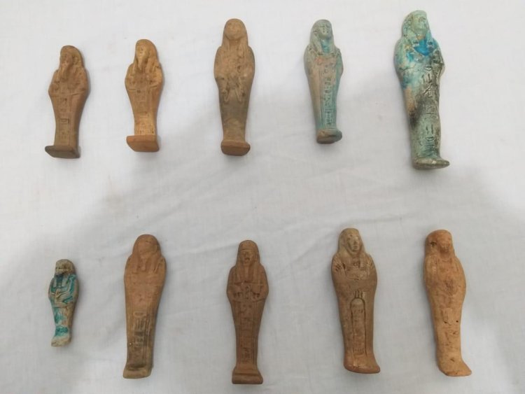 لزيادة المشاهدات.. طالب جامعي يعرض تماثيل أثرية للبيع على «تيك توك»