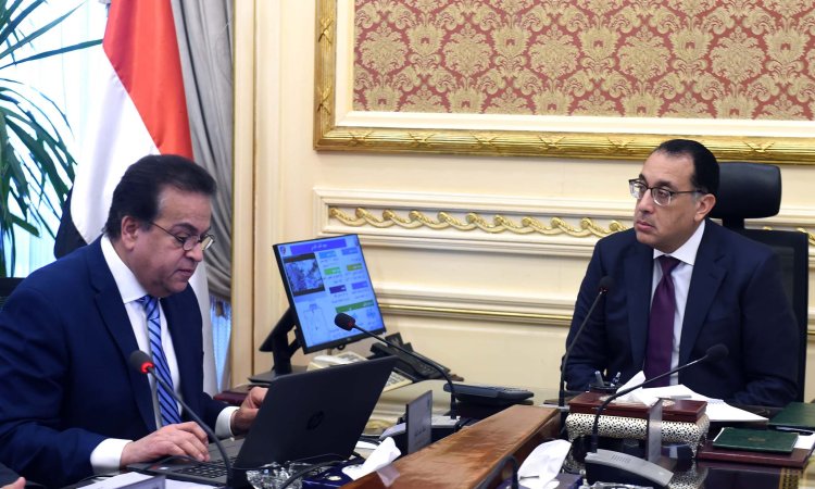 رئيس الوزراء يتابع مع وزير الصحة الموقف التنفيذي لعدد من المشروعات