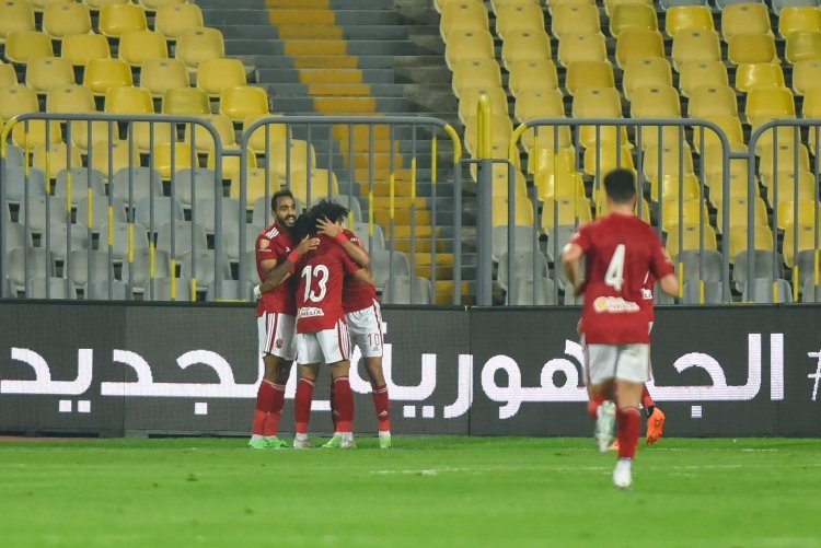 الأهلي يتقدم بهدف نظيف على سموحة في الشوط الأول