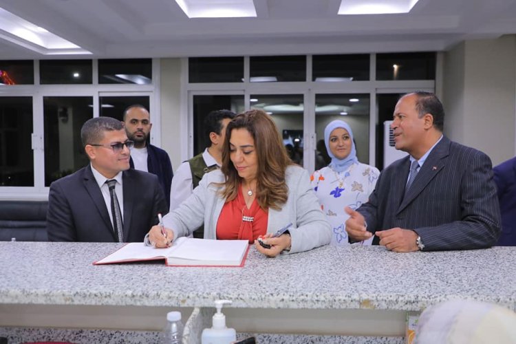 محافظ دمياط تشارك ذوى الهمم مائدة الإفطار الجماعى بالمدينة الشبابية